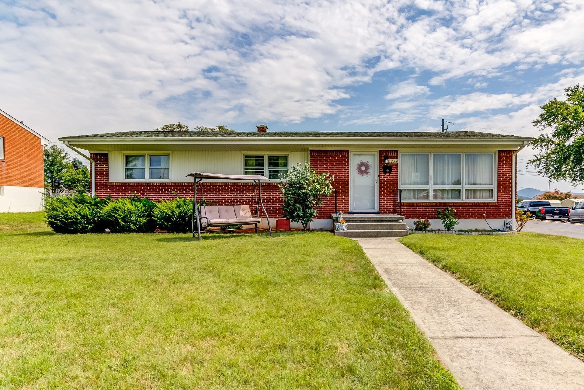 5735 Malvern Road Roanoke, VA 24012 - Photo 1 of 23 Front