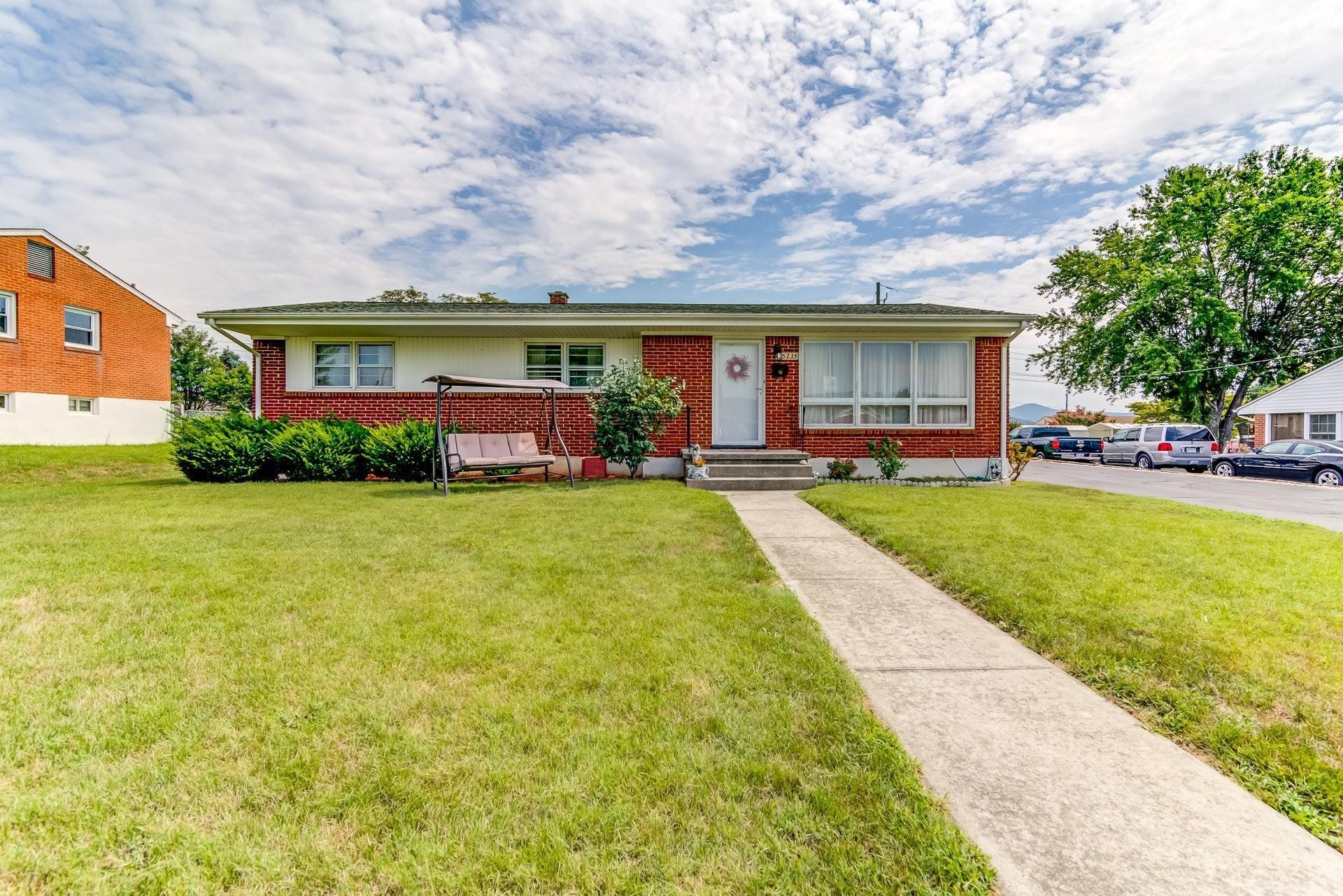 5735 Malvern Road Roanoke, VA 24012 - Photo 15 of 23 Front
