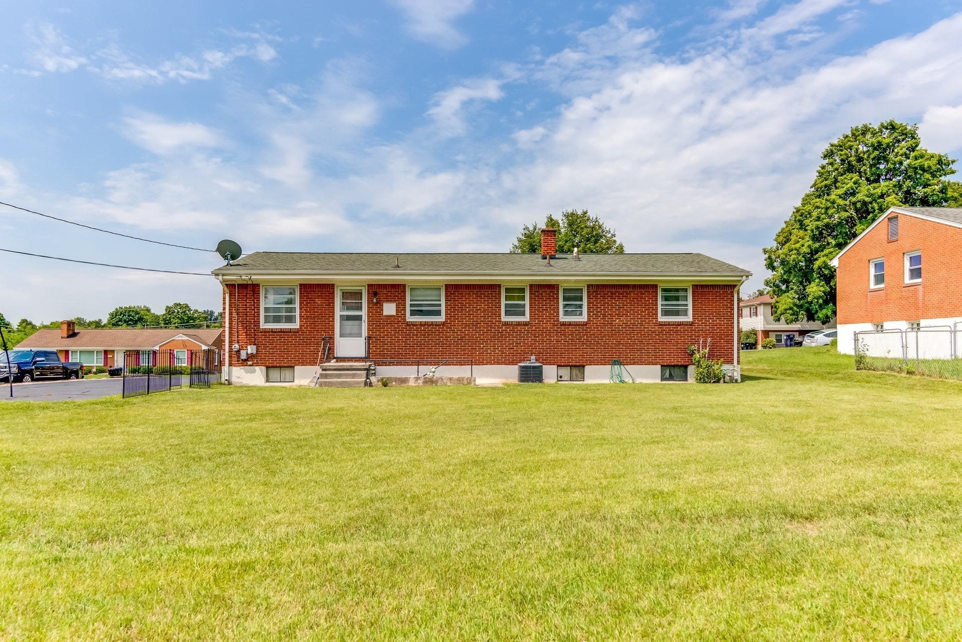 5735 Malvern Road Roanoke, VA 24012 - Photo 20 of 23 level back yard