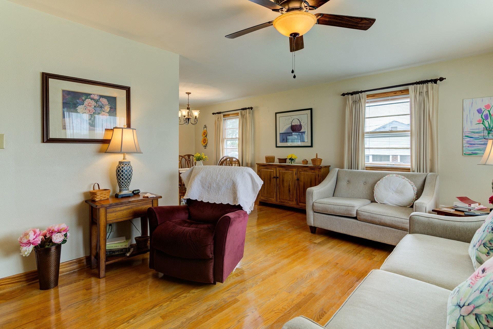 5735 Malvern Road Roanoke, VA 24012 - Photo 3 of 23 Living Room