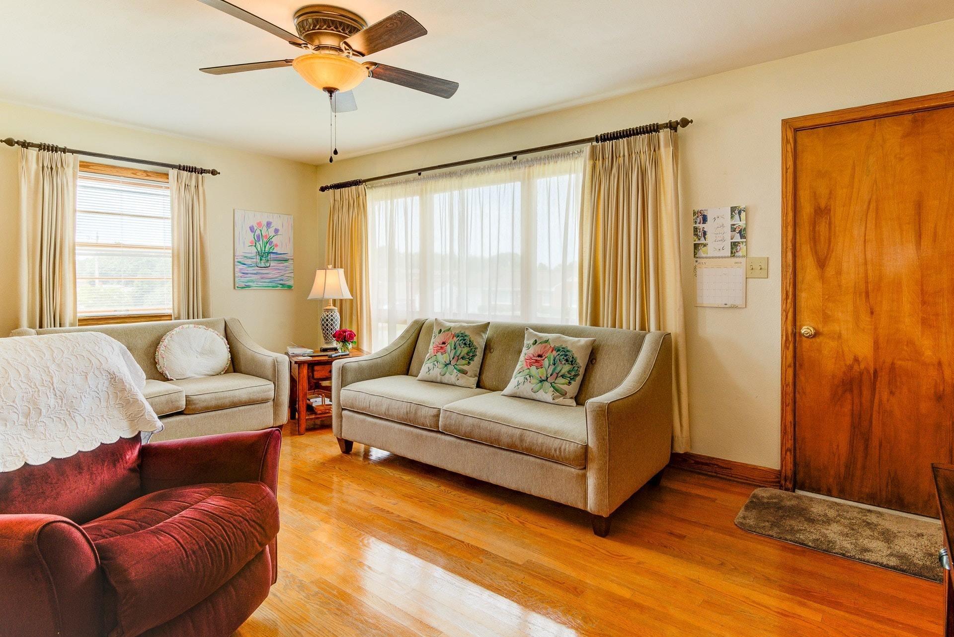 5735 Malvern Road Roanoke, VA 24012 - Photo 4 of 23 Living Room