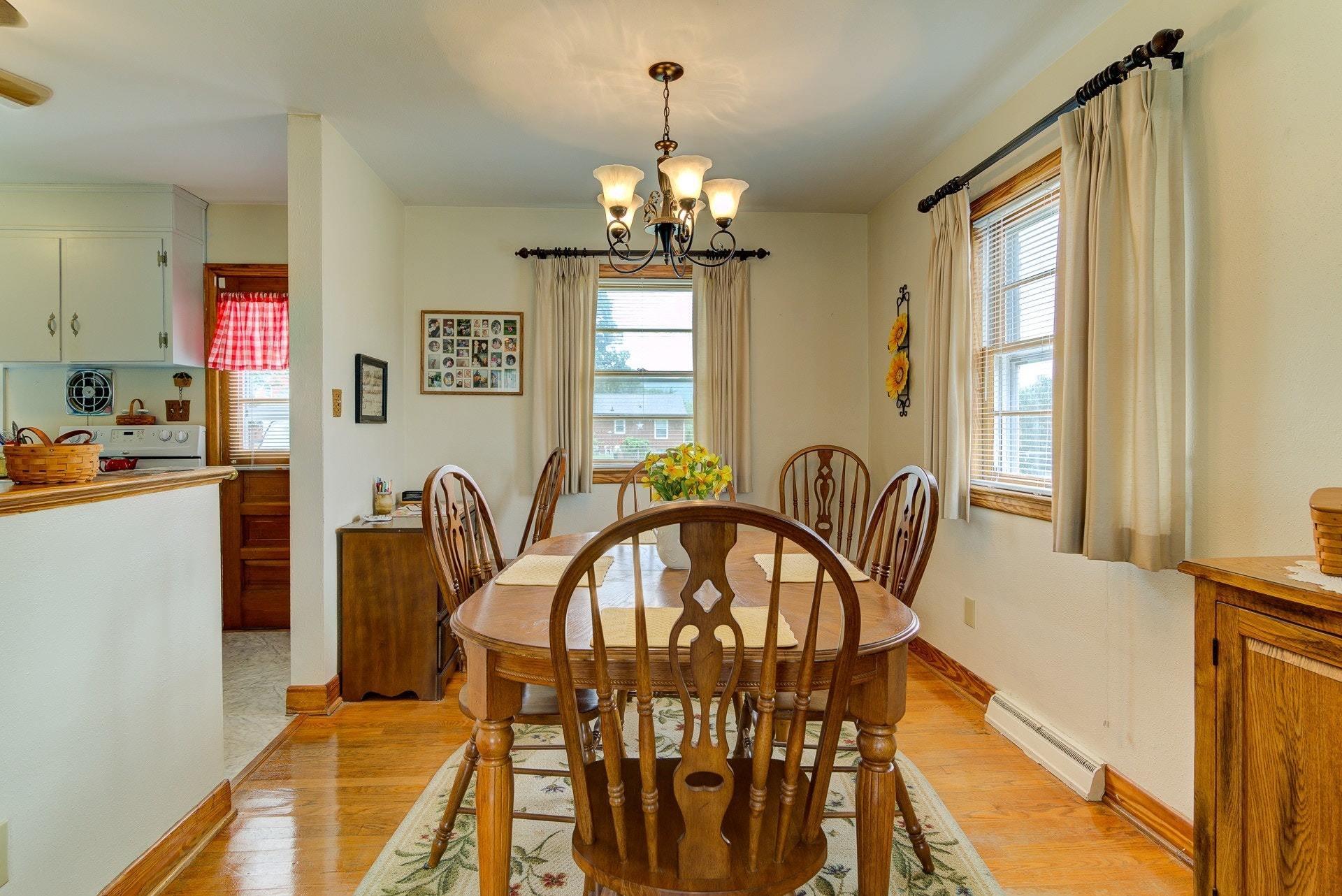5735 Malvern Road Roanoke, VA 24012 - Photo 5 of 23 Dining room