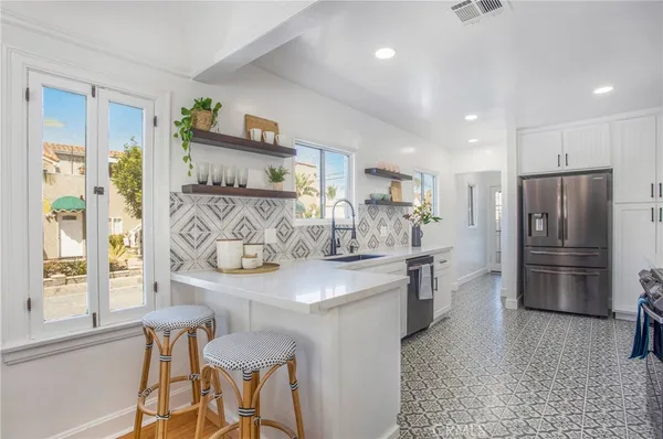 $5,995 | 134 Prospect Avenue, Long Beach, CA 90803