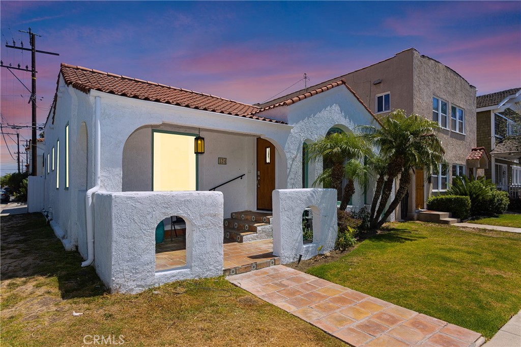 134 Prospect Avenue Long Beach, CA 90803 - Photo 2 of 21 a view of outdoor space yard and deck