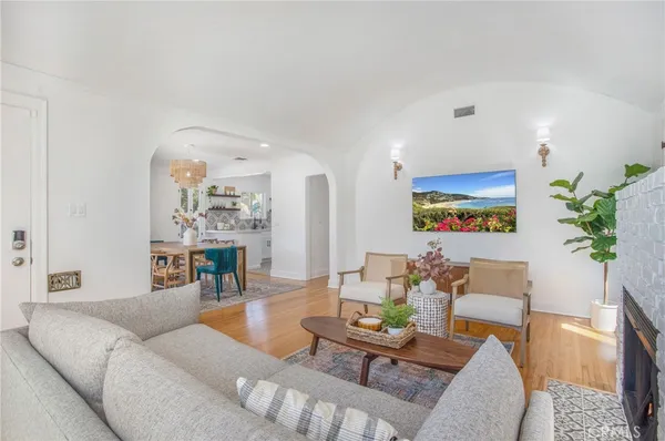 $5,995 | 134 Prospect Avenue, Long Beach, CA 90803