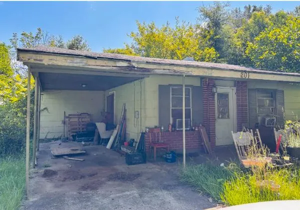 a view of a chair and table in backyard of the house