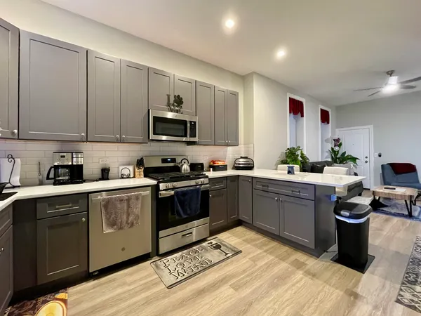 $4,400 | 1725 North Honore Street, Unit 1R, Chicago, IL 60622