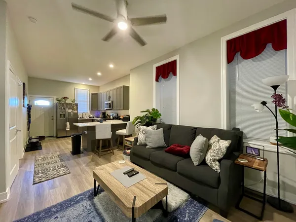 $4,400 | 1725 North Honore Street, Unit 1R, Chicago, IL 60622