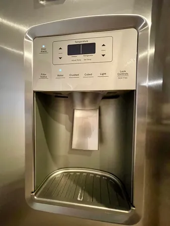 $4,400 | 1725 North Honore Street, Unit 1R, Chicago, IL 60622