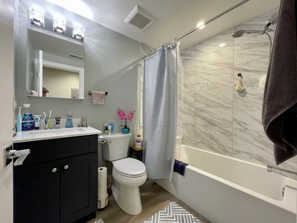 $4,400 | 1725 North Honore Street, Unit 1R, Chicago, IL 60622