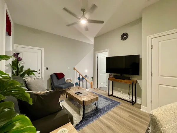 $4,400 | 1725 North Honore Street, Unit 1R, Chicago, IL 60622