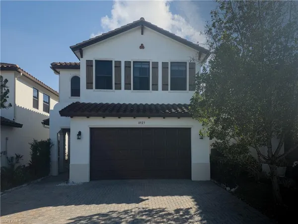 $2,250 | 8923 Madrid Circle, Naples, FL 34104