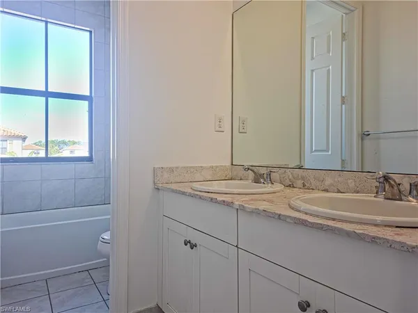 $2,250 | 8923 Madrid Circle, Naples, FL 34104
