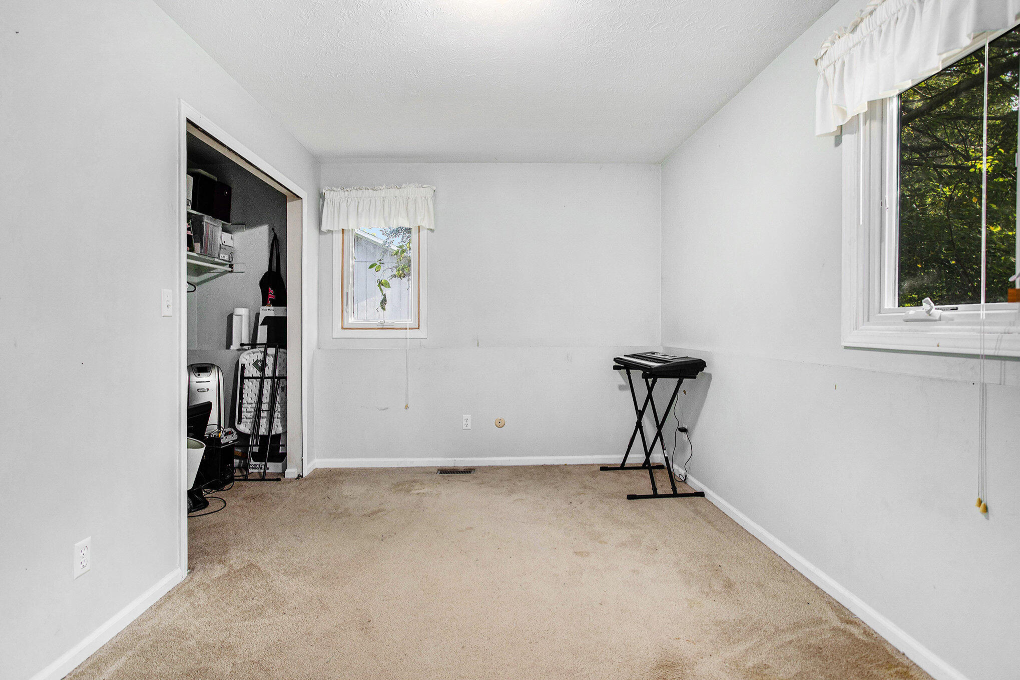 6958 Paddock Lane Jackson, MI 49201 - Photo 19 of 24 6958_paddock_ln_jackson_mi_49201_34_of_4