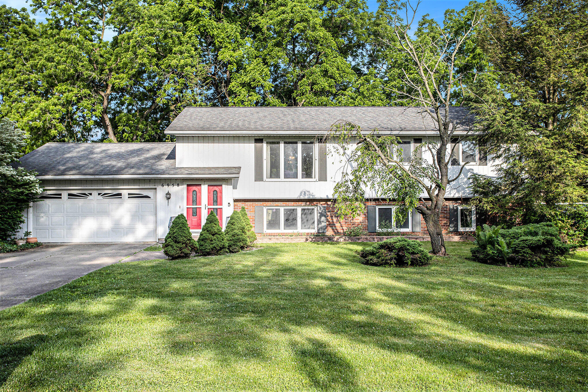 6958 Paddock Lane Jackson, MI 49201 - Photo 2 of 24 Front View