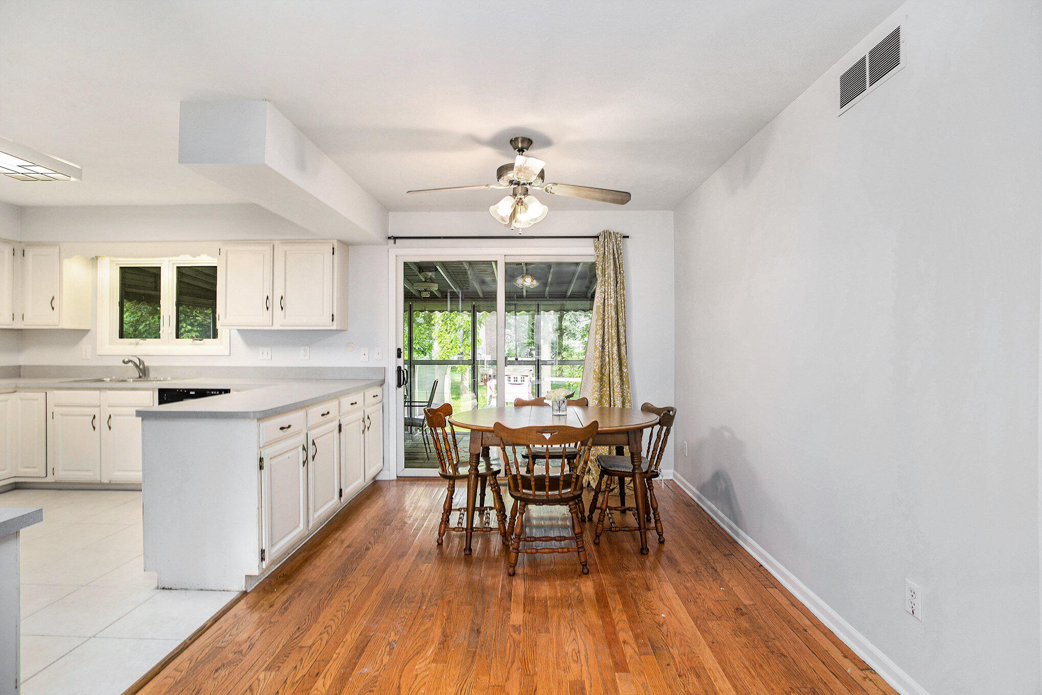 6958 Paddock Lane Jackson, MI 49201 - Photo 10 of 24 6958_paddock_ln_jackson_mi_49201_6_of_45