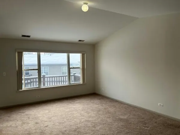 $2,100 | 1103 Stratford Court, Unit D, Elgin, IL 60120