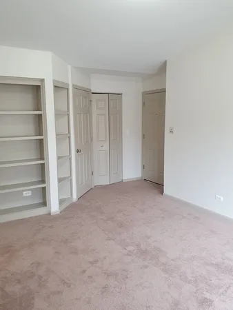 $2,100 | 1103 Stratford Court, Unit D, Elgin, IL 60120