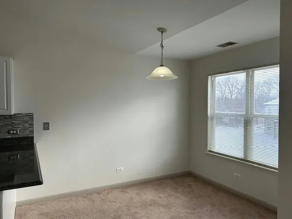$2,100 | 1103 Stratford Court, Unit D, Elgin, IL 60120