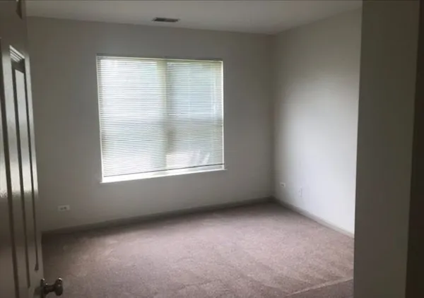 $2,100 | 1103 Stratford Court, Unit D, Elgin, IL 60120