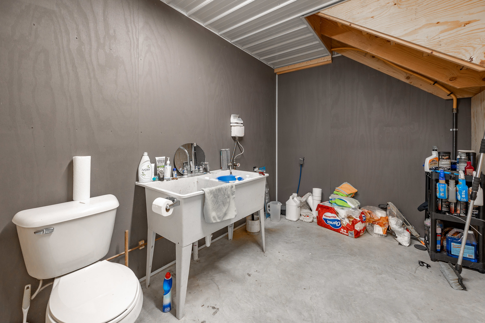 1353 Pine Hill Road Amboy, IL 61310 - Photo 64 of 91 a bathroom with a toilet a sink and a mirror