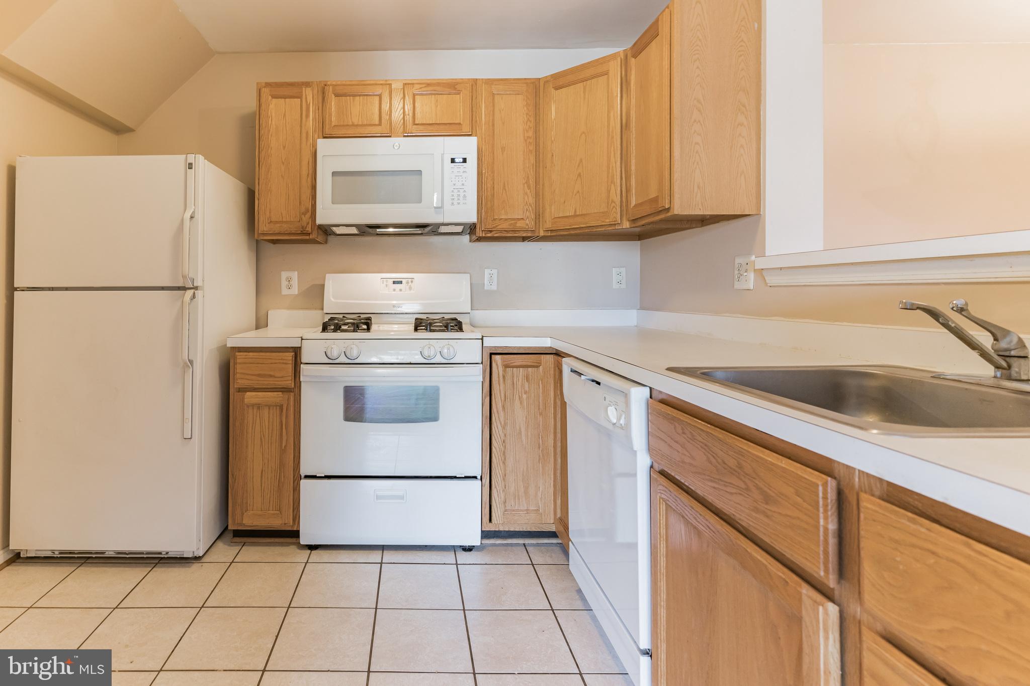 1067 Gardenview Loop, Unit 303 Woodbridge, VA 22191 - Photo 13 of 22