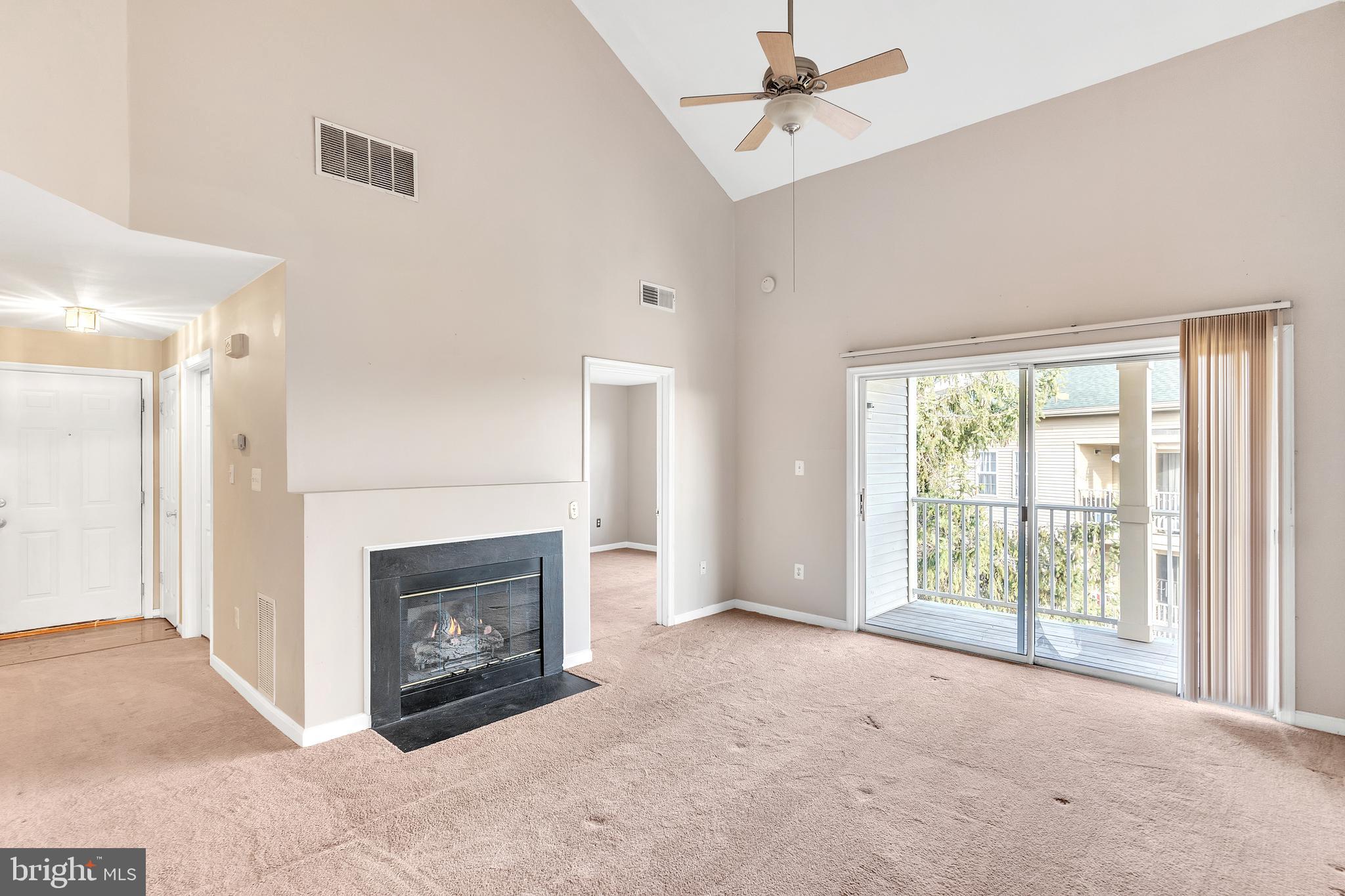 1067 Gardenview Loop, Unit 303 Woodbridge, VA 22191 - Photo 2 of 22