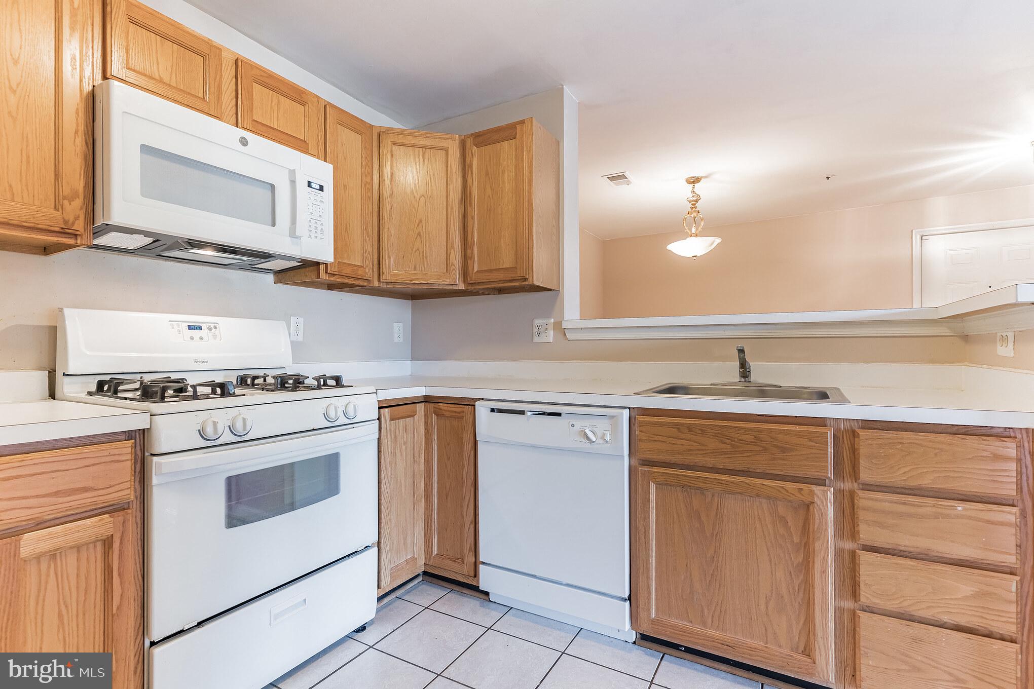 1067 Gardenview Loop, Unit 303 Woodbridge, VA 22191 - Photo 3 of 22