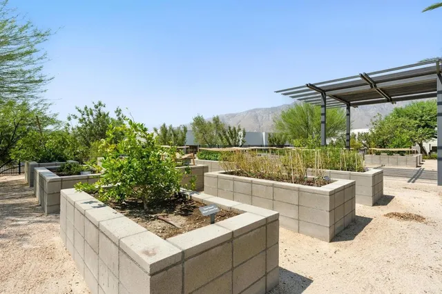 $1,290,000 | 455 Palladium Boulevard, Palm Springs, CA 92262