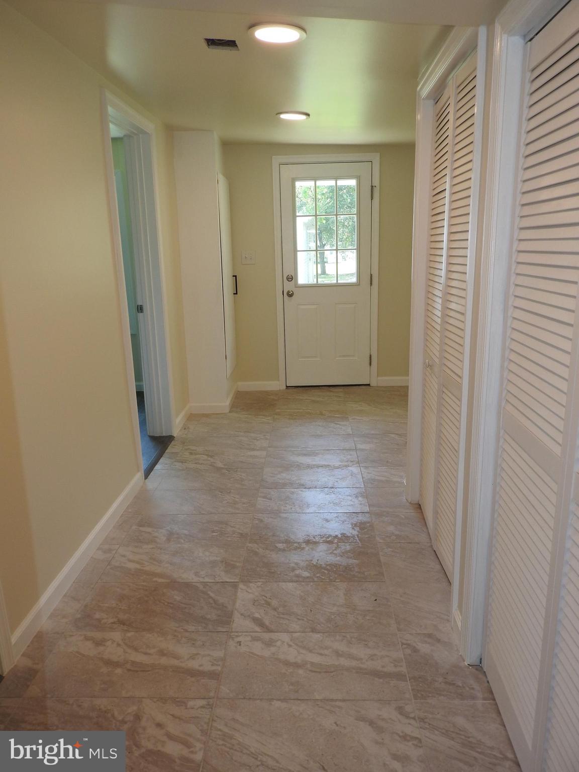 5836 Hudson Wharf Road Cambridge, MD 21613 - Photo 11 of 30 Pic to side entry door