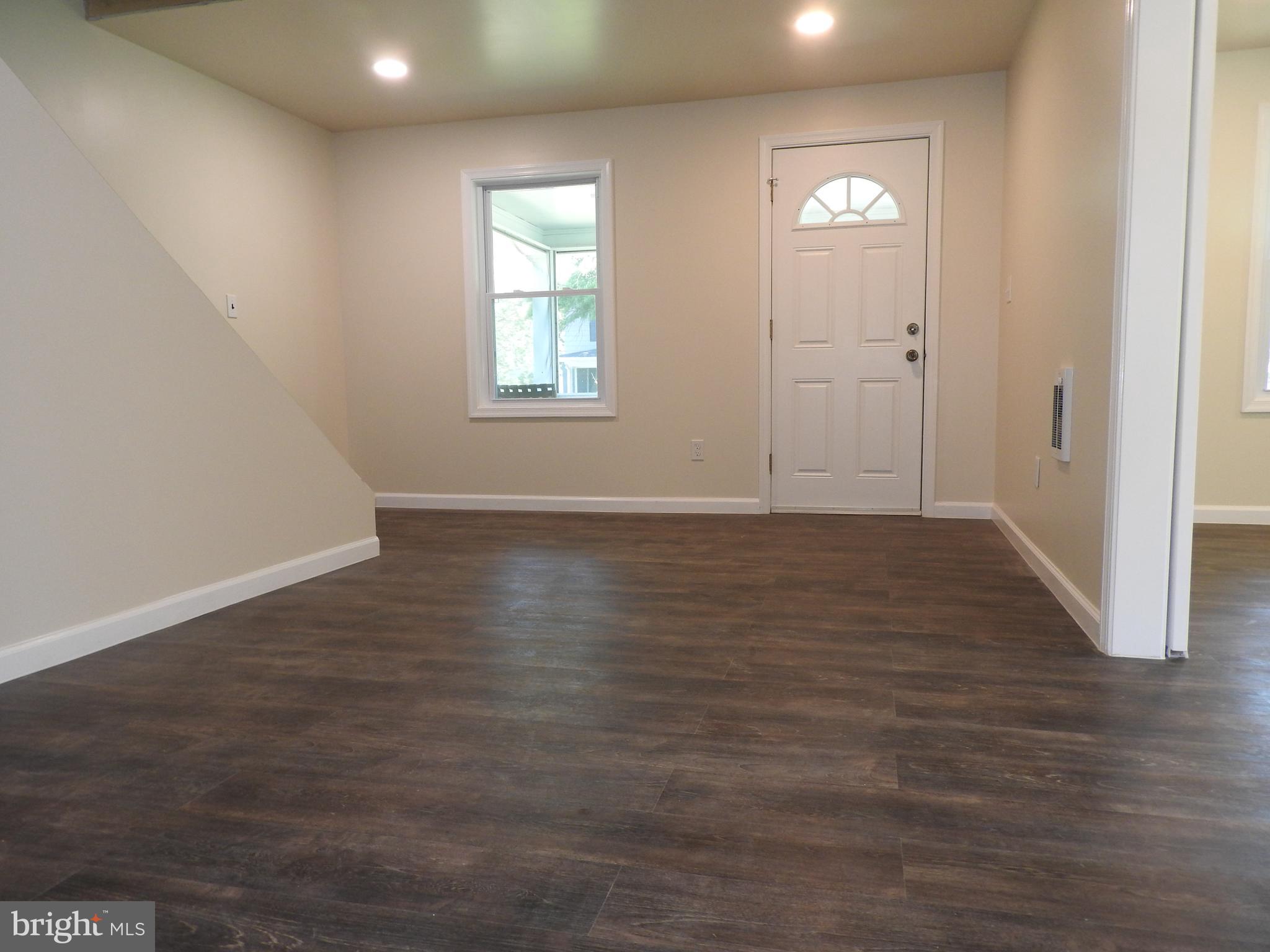 5836 Hudson Wharf Road Cambridge, MD 21613 - Photo 13 of 30 Roomy entry area from the front porch
