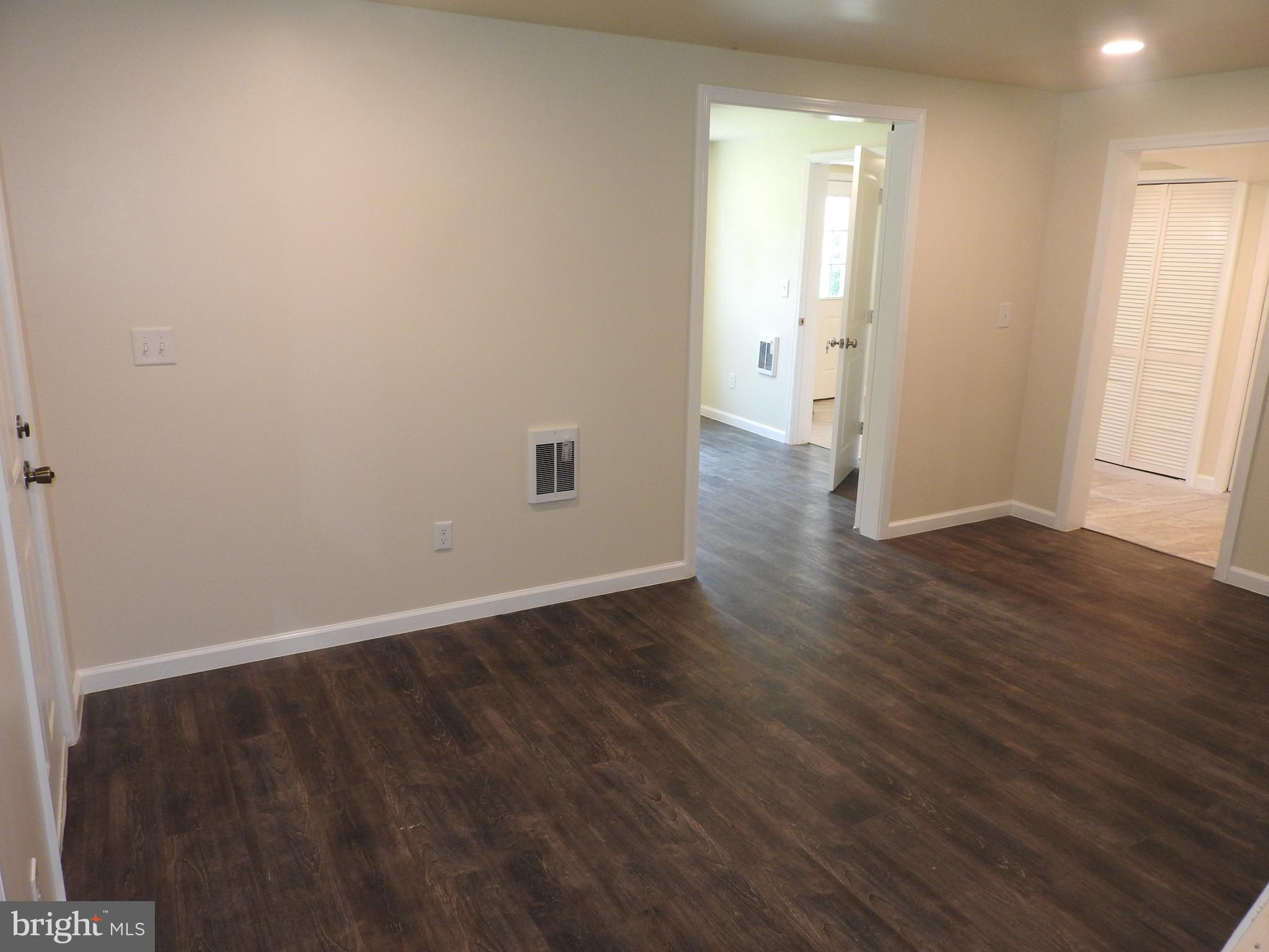 5836 Hudson Wharf Road Cambridge, MD 21613 - Photo 14 of 30 Foyer looking into the LR/possible 1st floor bdrm