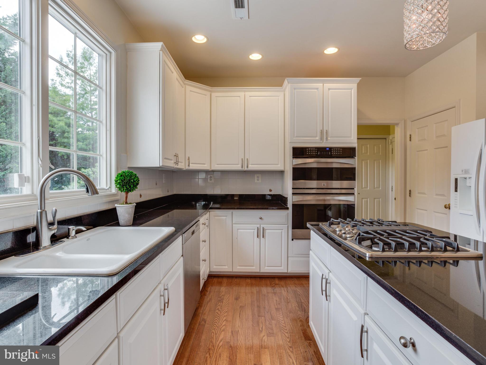 10879 Hunter Gate Way Reston, VA 20194 - Photo 11 of 30 Kitchen