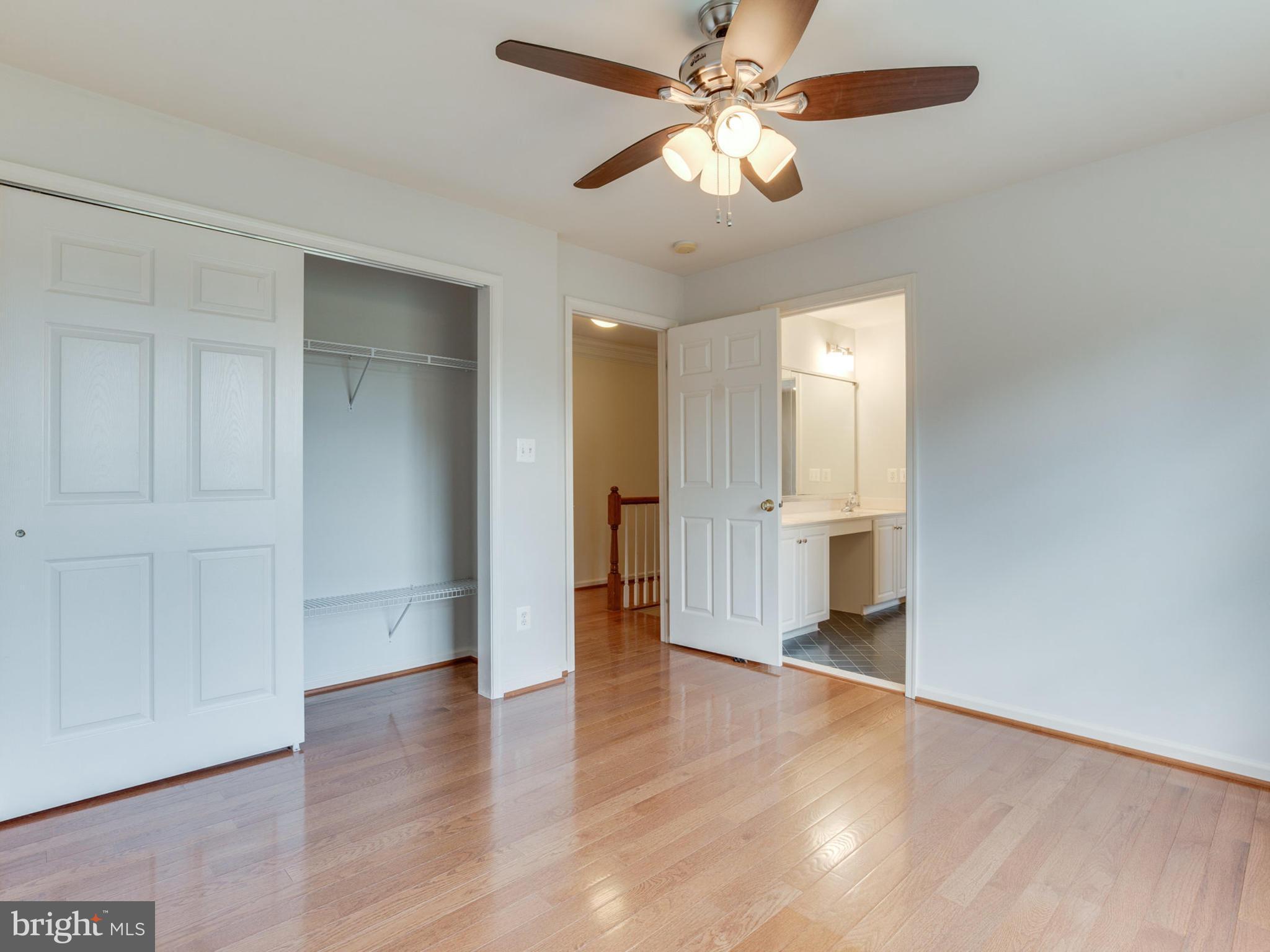 10879 Hunter Gate Way Reston, VA 20194 - Photo 18 of 30 Bath