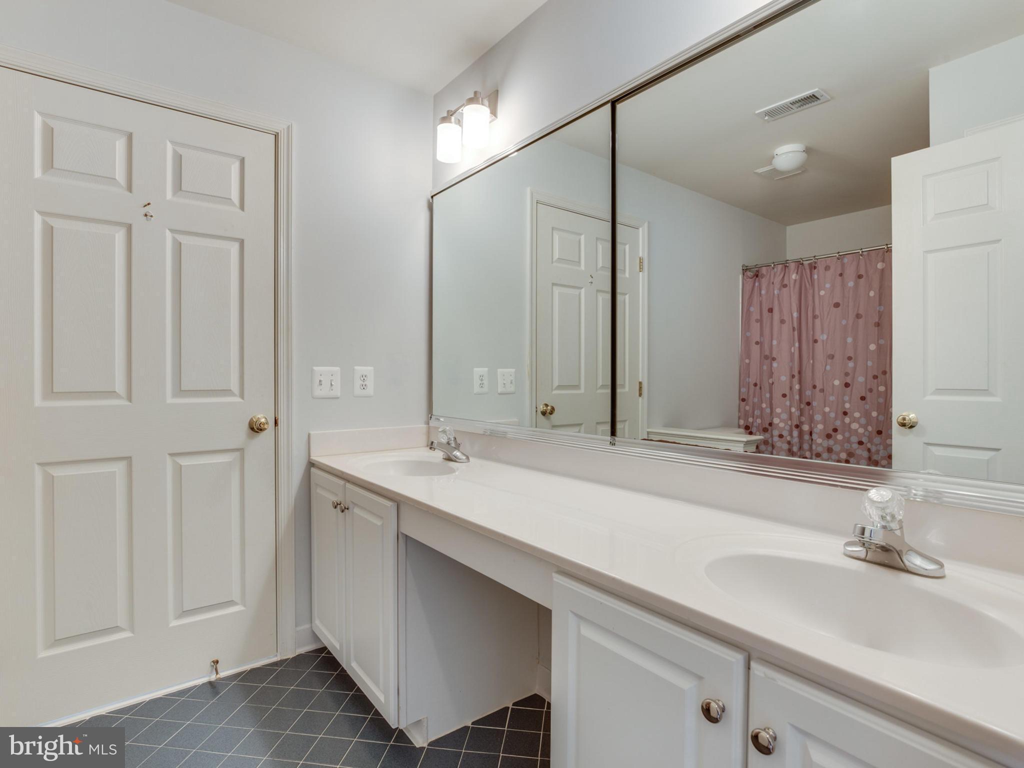 10879 Hunter Gate Way Reston, VA 20194 - Photo 19 of 30 Jack n Jill bathroom #2