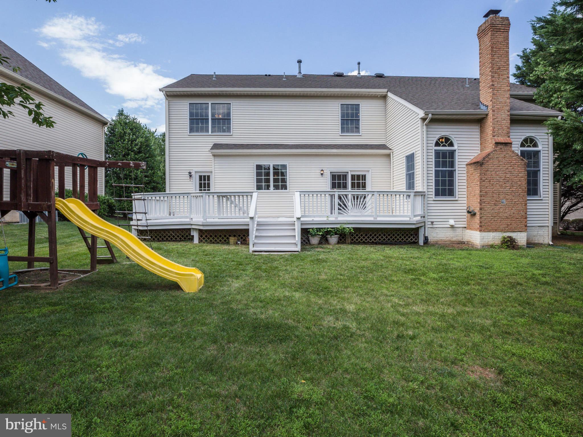 10879 Hunter Gate Way Reston, VA 20194 - Photo 25 of 30 Exterior (Rear)