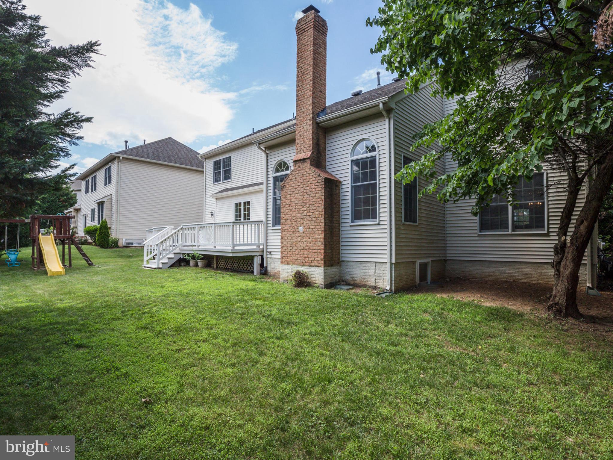 10879 Hunter Gate Way Reston, VA 20194 - Photo 26 of 30 Exterior (Rear)
