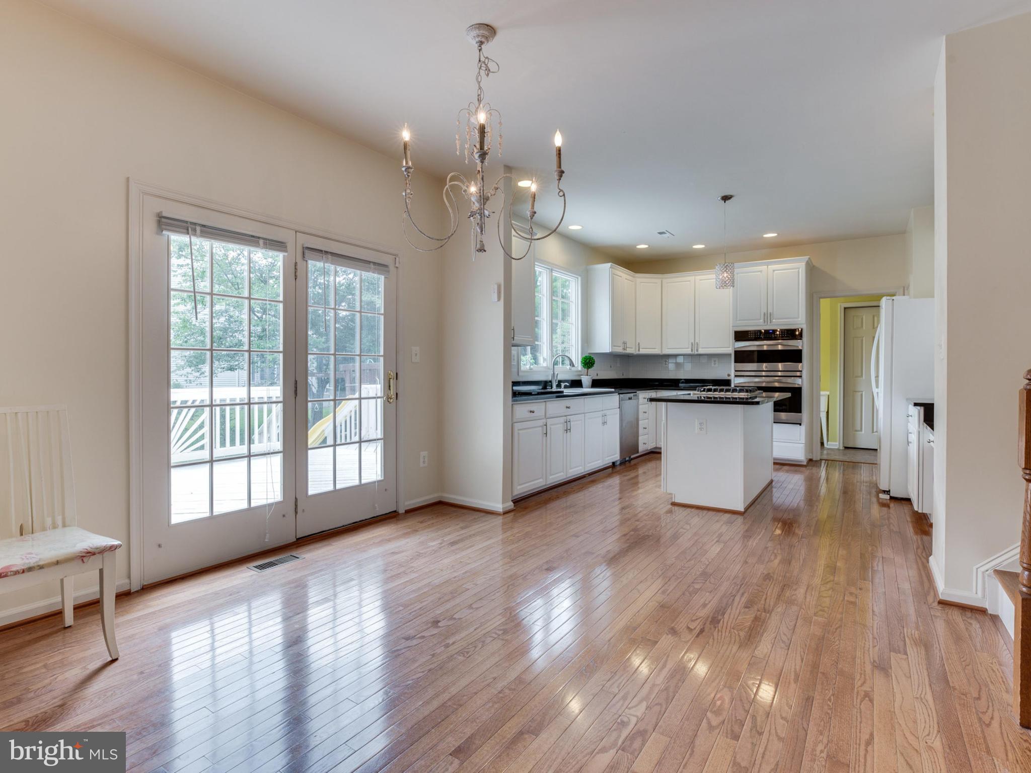 10879 Hunter Gate Way Reston, VA 20194 - Photo 7 of 30 Kitchen