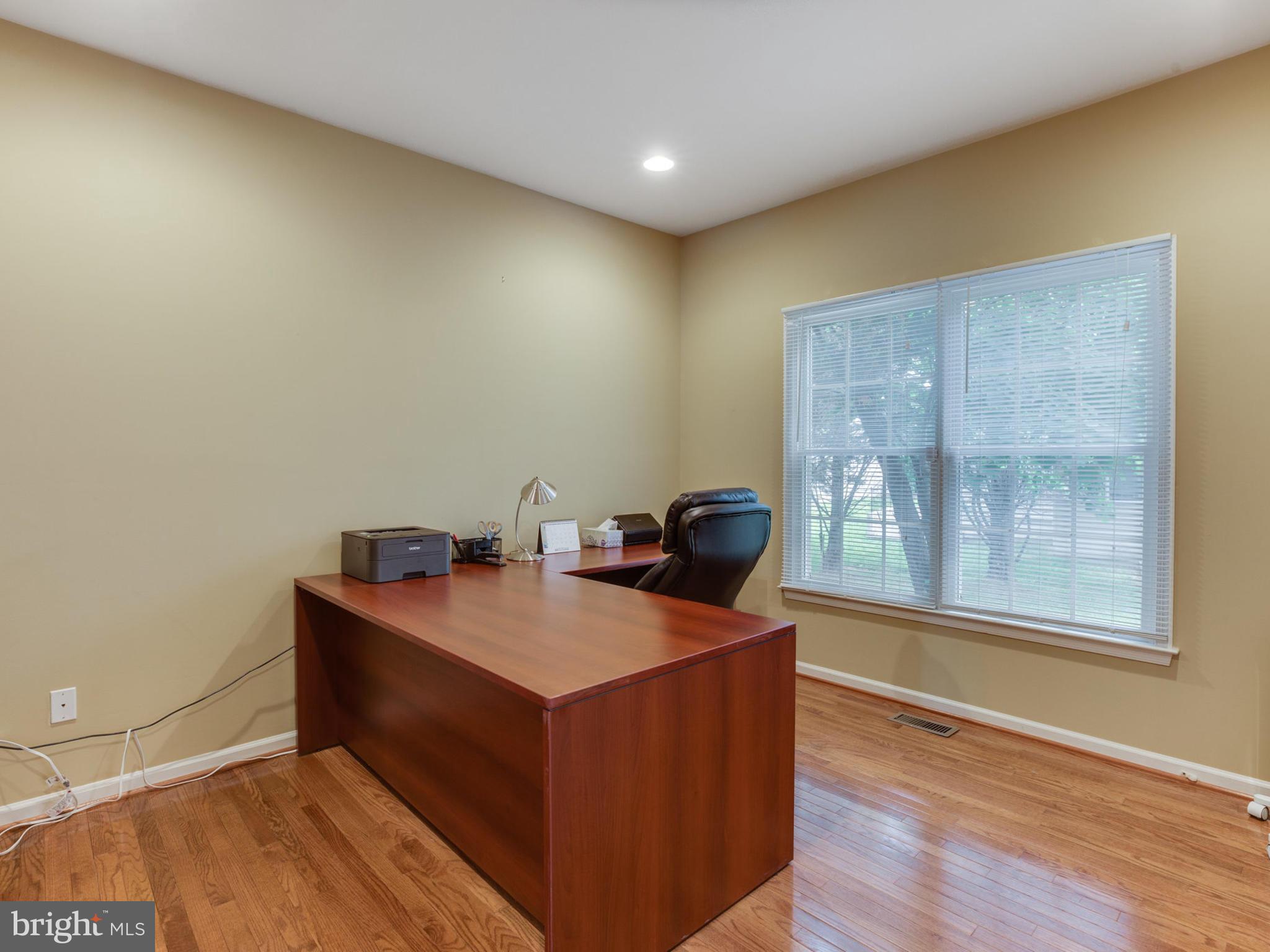 10879 Hunter Gate Way Reston, VA 20194 - Photo 8 of 30 study/den