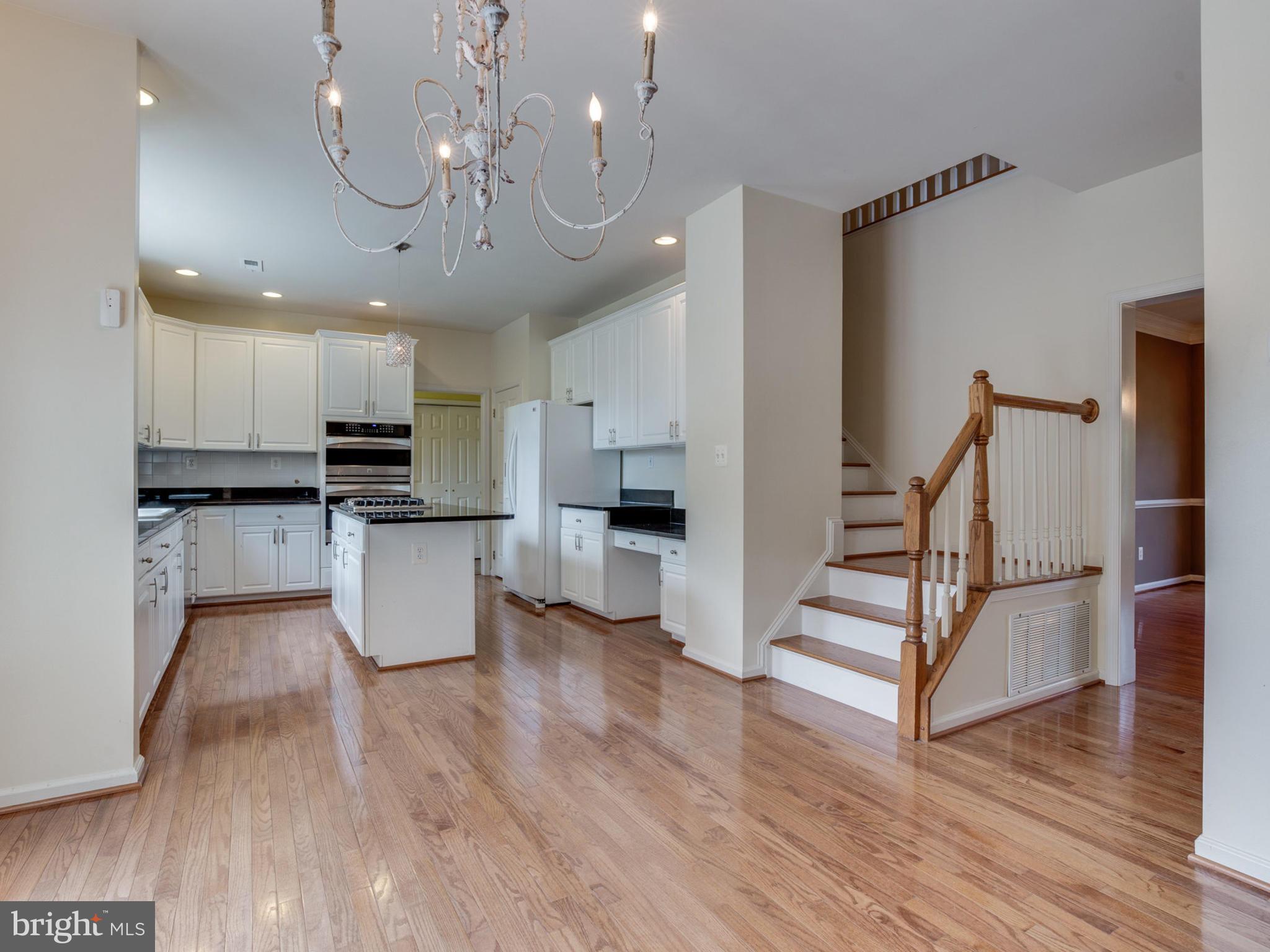 10879 Hunter Gate Way Reston, VA 20194 - Photo 9 of 30 Kitchen