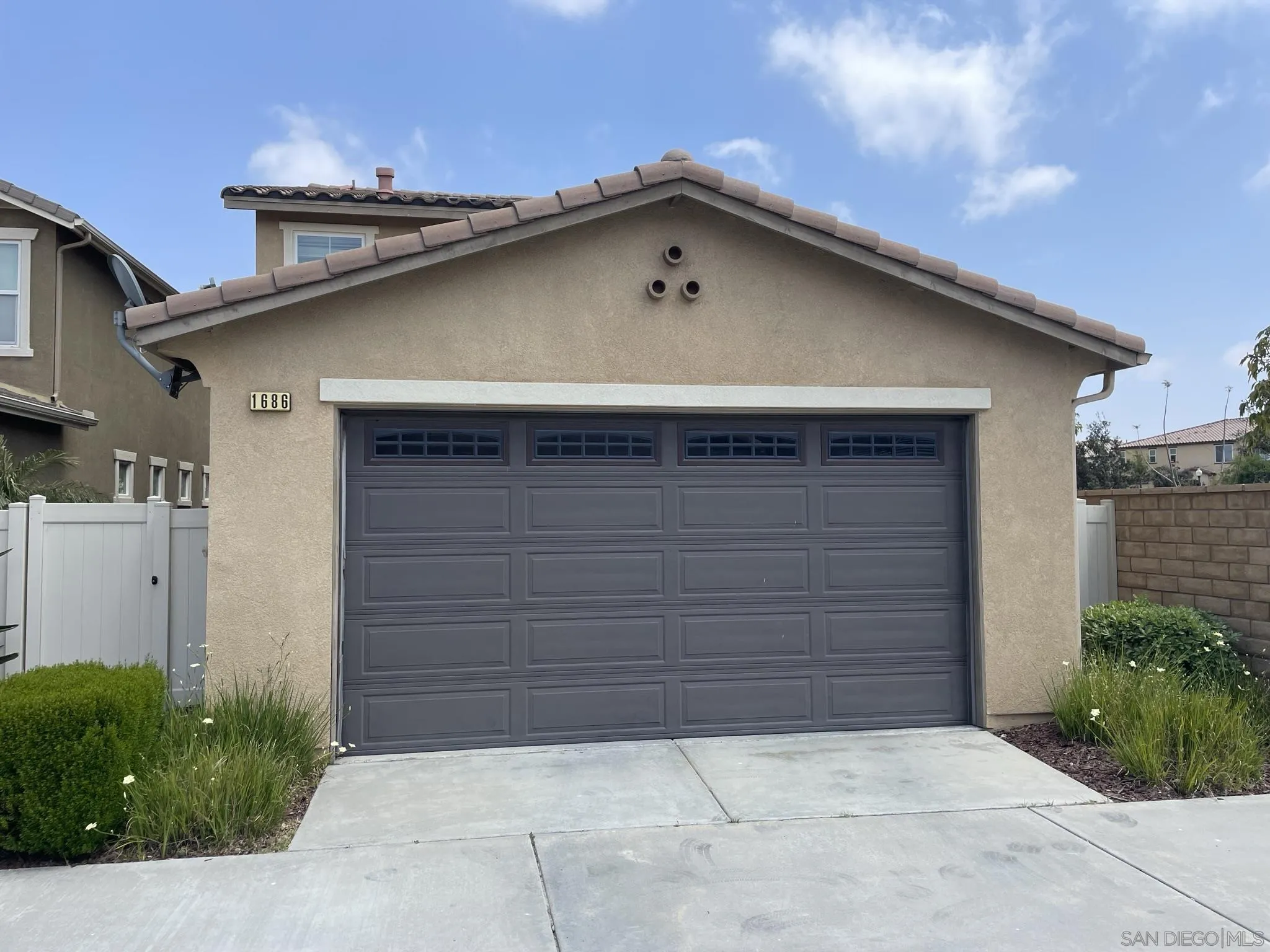 1686 Santa Carolina Road Chula Vista, CA 91913 - Photo 2 of 27