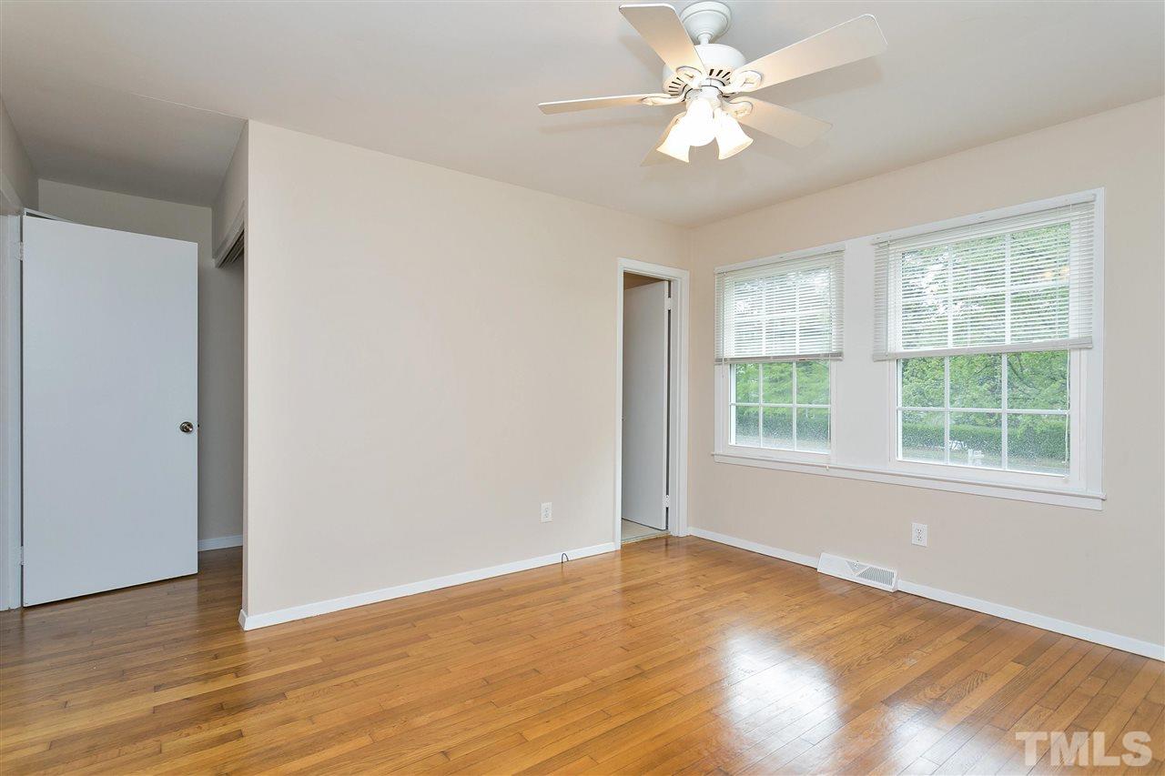 504 East Millbrook Road Raleigh, NC 27609 - Photo 4 of 24
