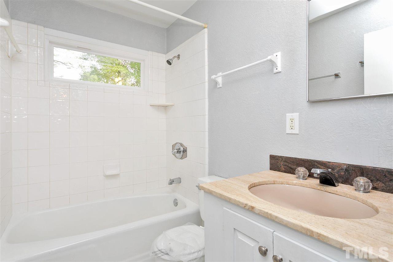 504 East Millbrook Road Raleigh, NC 27609 - Photo 10 of 24