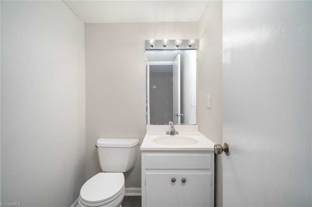 5723 Bramblegate Road Greensboro, NC 27409 - Photo 9 of 26 Gallery Image 9