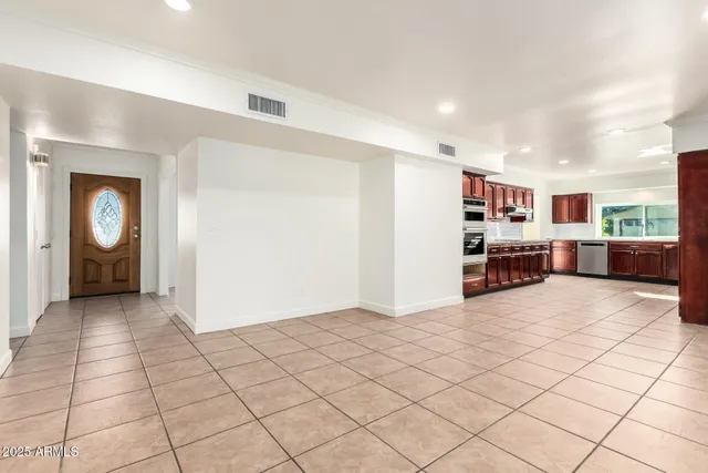 a view of livingroom with furniture