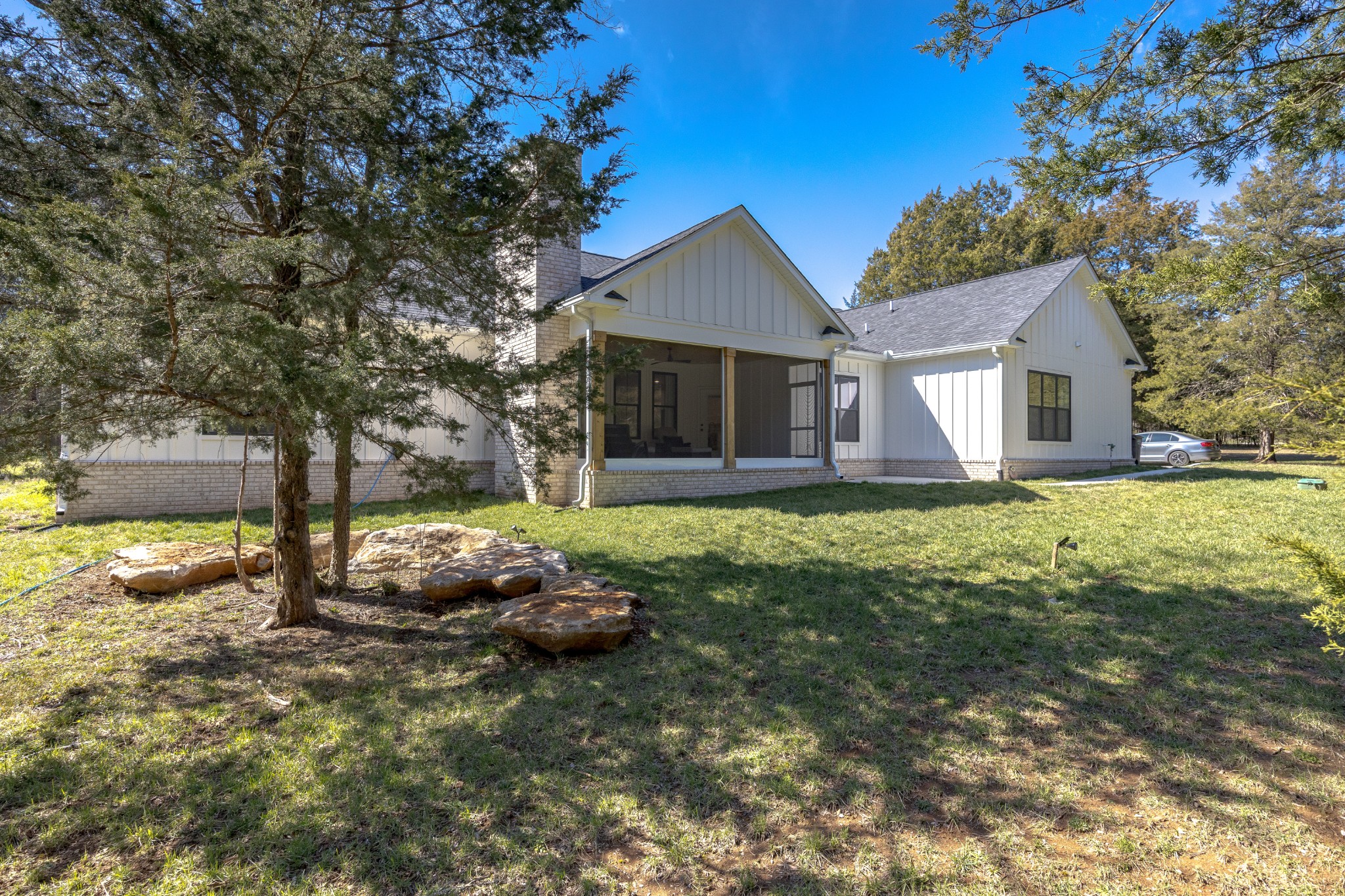 2159 Carpenter Bridge Road Columbia, TN 38401 - Photo 60 of 72 a front view of a house with garden