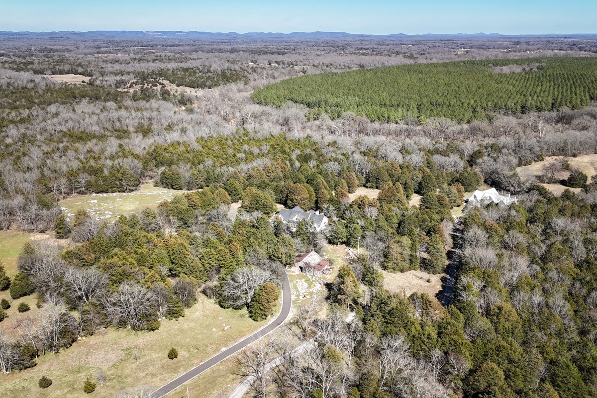 2159 Carpenter Bridge Road Columbia, TN 38401 - Photo 70 of 72 a view of a city with mountains in the background