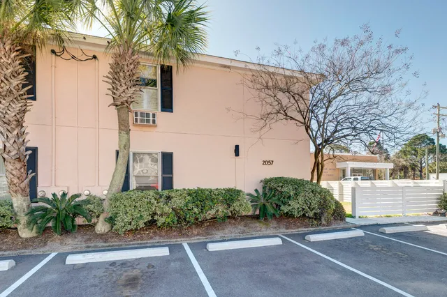 $3,900 | 2057 Middle Street, Unit 11, Sullivans Island, SC 29482