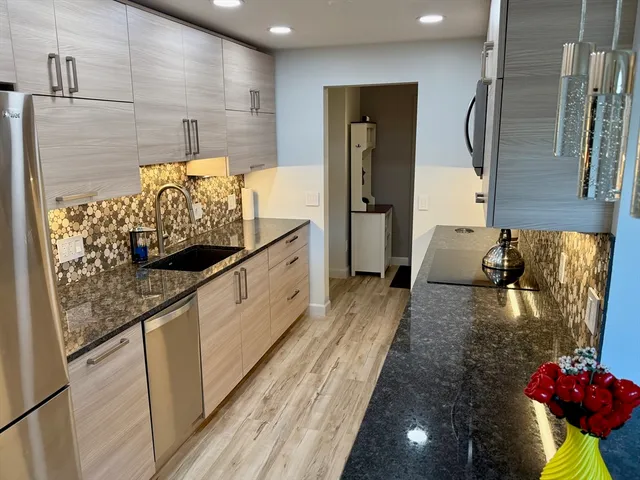 $690,000 | 1206 Greendale Avenue, Unit 201, Needham, MA 02492