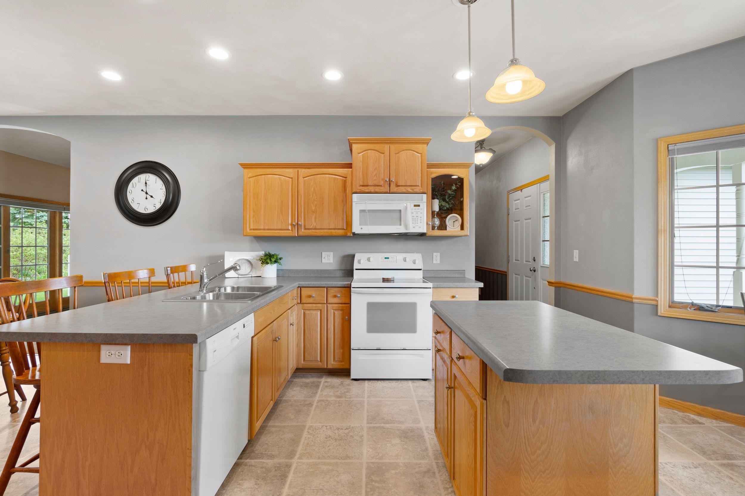 3700 Hampton Court Appleton, WI 54915 - Photo 7 of 53
